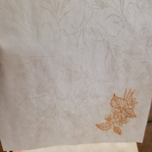 The Emporium Store Vintage Delicate Embossed Fine Paper 25 Sheets & 16 Envelopes - Picture 2 of 8